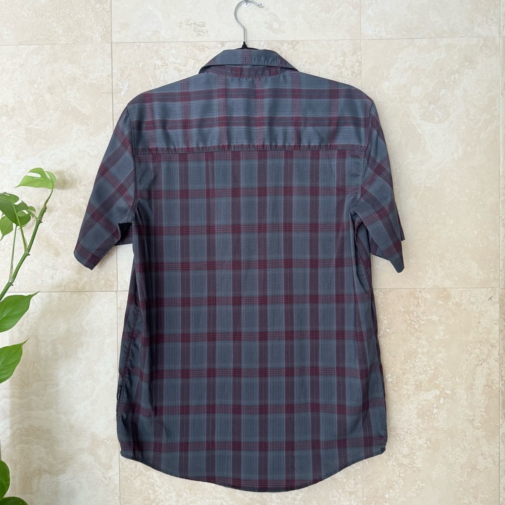 Swiss Tech Gray Burgundy Plaid Short Sleeve Button Down Shirt Small - Picture 2 of 5